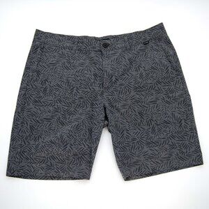 Travis Mathew Golf Shorts / Gray Print / Men's 36